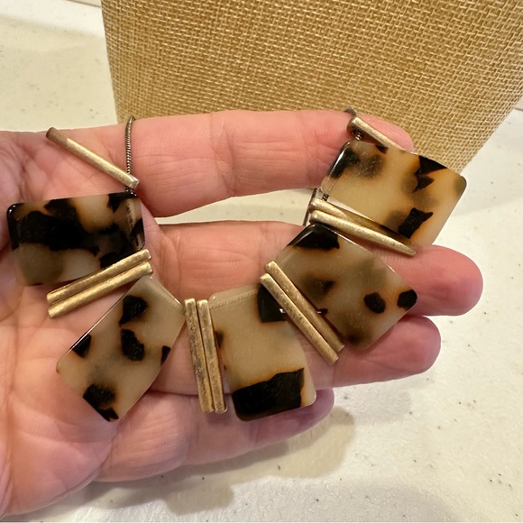 Banana Republic Necklace gold tone w/ glaucoma tortoise rectangles/ gold spikes - Picture 6 of 10
